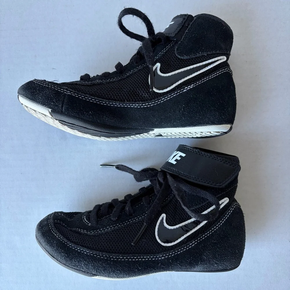 Nike Kids Wrestling Shoes Black‎ High-Top Suede with White Swoosh Size 1 Youth